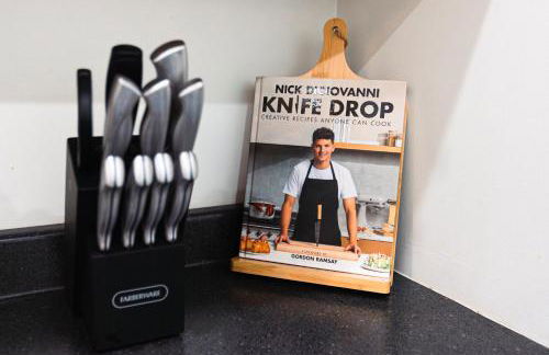 Prime Location - Stylish 2BR Minutes to Downtown - Foto 12