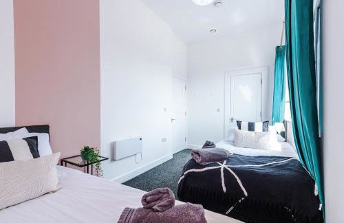 Large Home Salford -Free Parking - Foto 9