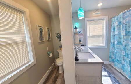 Stunning Lake Home w arcade and huge deck - Foto 25