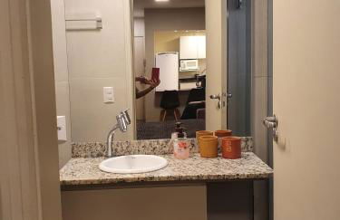 Belo apartamento quarto e sala bem localizado - Foto 5