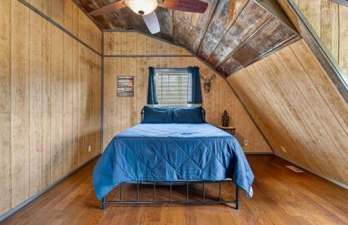 Rustic Barn Retreat w Hot Tub Game Room & FirePit - Photo 48