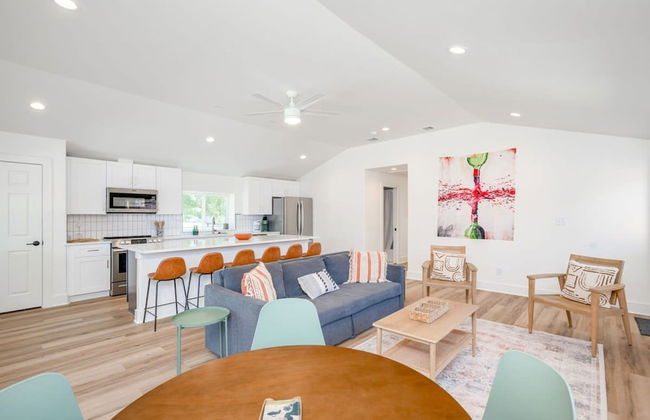 Modern 3 2 two Kings hot tub Fire pit 16min to Wine Trail Nearby Pickleball Courts Pools - Foto 4