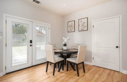 Central Bliss near parks & shops - Photo 7