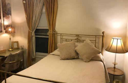 Room - Airport, Eastman Dental, UofR & Medical Ctr at Strong Hospital-Professionals Welcomed - Foto 3