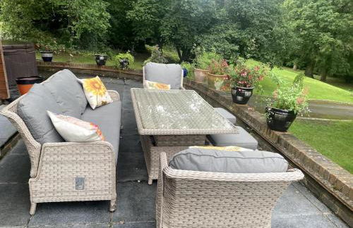 3 Bedroom Lodge Hotub pool in Horsley Surrey UK - Photo 38