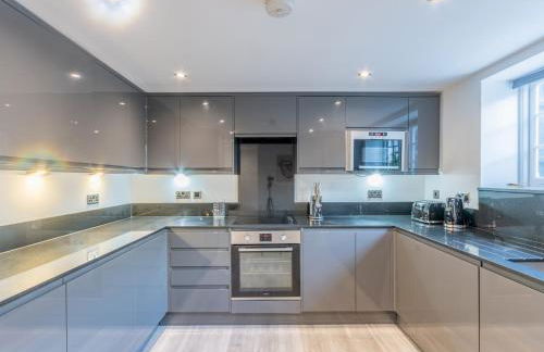 4-Bedroom Seafront House in Southend Sea Views - Pass the Keys - Foto 16