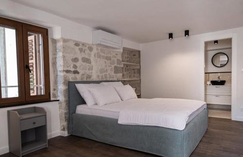 Charming stone apartment with jacuzzi in center of Omiš - Foto 18