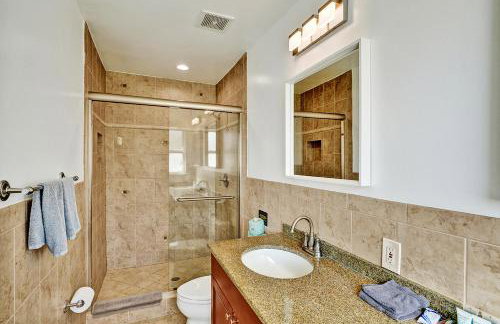 Deluxe Home Heated Pool & Jetted Tub near Beach - Foto 16