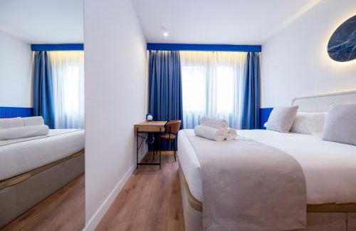 Iconic Suites - Photo 32