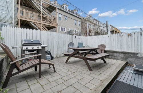 Heart of Southie - Hot Tub + Walk to Top Bars - Foto 26