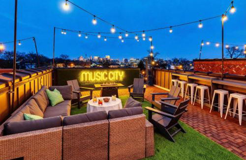 Skyline Views with Double Rooftop Deck & Game Room - Foto 3