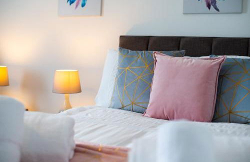 City Access - 3 Beds - Parking - Smart TVs - Foto 8