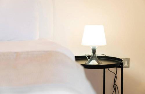 Stylish Apartment - Near City Centre - Smart TV- WIFI - Netfix - Parking - 2NT - Foto 25