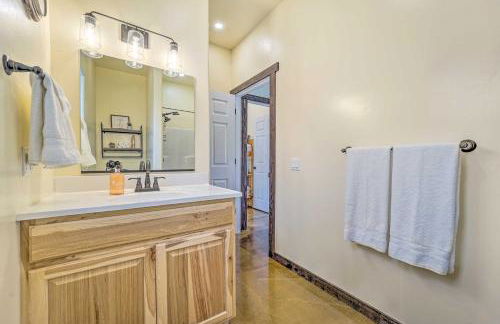 Serene Dolores Cabin with Patio and River Access! - Foto 15