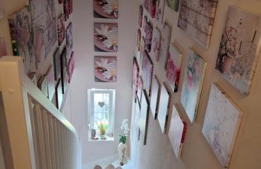 Lilly & Fine - Photo 8