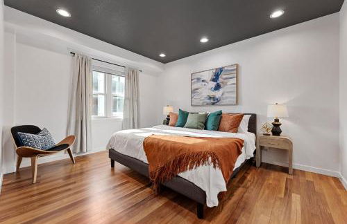 Iowa River Landing steps to Xtream Arena & Coralville Convention Center - Foto 23