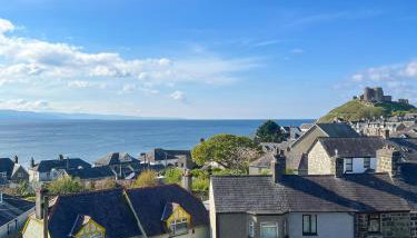 Romantic Chapel Retreat in Snowdonia - Sea Views & Serenity - Foto 2