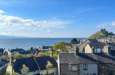 Romantic Chapel Retreat in Snowdonia - Sea Views & Serenity - Foto 2