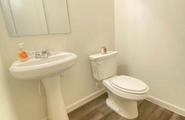 Cozy Modern Retreat, Comfortable and Spacious - Foto 18