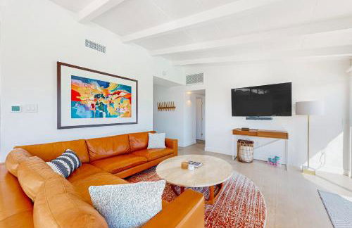 Remodeled midcentury charmer with private salt water pool spa and mountain views - Foto 5