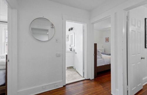 5BR 3BA Family Retreat 2 Blocks from Beach - Foto 11