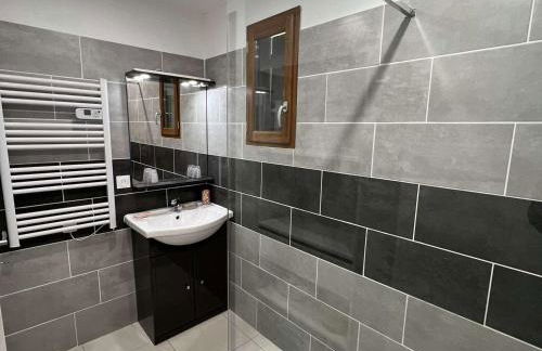 Maison avec Cour, Piscine Sécurisée, Climatisation, 3 Chambres, Proche Plage, 8 Personnes - FR-1-701-33 - Foto 16