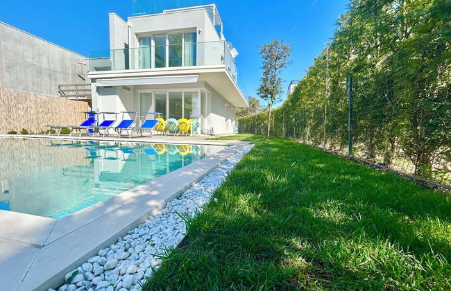 Golden Hour Retreat Lagoon View Villa With Pool - Photo 18