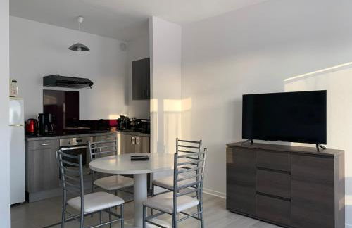 Studio Colonel à Rochefort, proche Thermes avec Parking privé - Foto 9