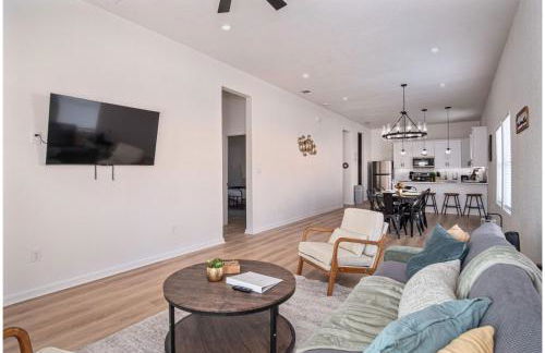 5BR3BA Minutes from the Action with Skyline Views - Foto 5