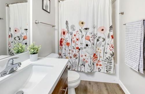 Dwntwn 1BR Haven - Hot Tub! - Foto 5