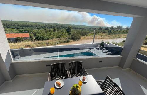 Villa Madison, Spacious Sea View Apartments Near Zadar with heated pool - Photo 11