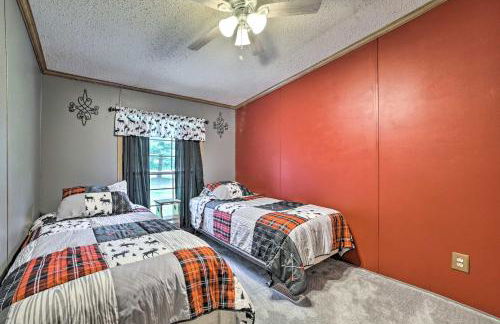 Cozy Hale Home Between Long and Loon Lakes! - Foto 12