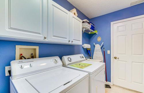 Walk to Golf and Pool Pet-Friendly Villages Home - Foto 17