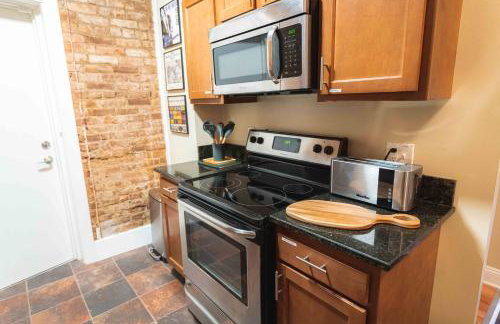 Bright and Hip 2BR Condo in Heart of Ohio City - Foto 17