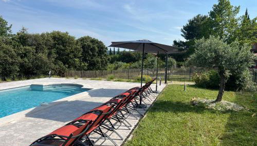 Proche Roussillon, La villa rouge Luberon, piscine chauffée, climatisation et vue Luberon - Foto 5