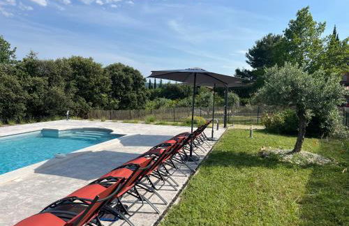 Proche Roussillon, La villa rouge Luberon, piscine chauffée, climatisation et vue Luberon - Foto 5
