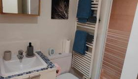 Beach Proximity in Historic Nice, Your Perfect 2 Room Rental - Foto 5, towels, Shower