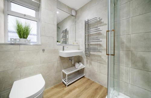 Modern Bungalow in Maidstone sleeps 5 with free parking - Foto 11