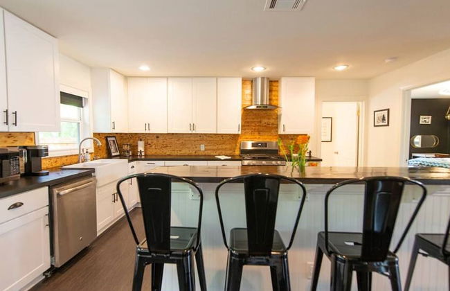 The Mod Poppy Large Home 10 Minutes From it all - Foto 8