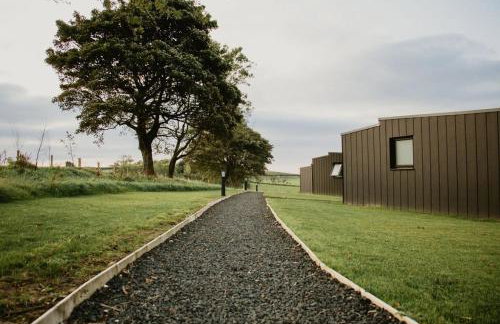 Luxury Glamping Cabin sleeping 4 People with Private Hot Tub and BBQ with views across the North Coast Ballycastle Pod 2 - Foto 2