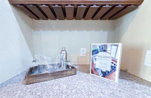 Artsy 3-Story Townhouse Near the Galleria Area! - Foto 8