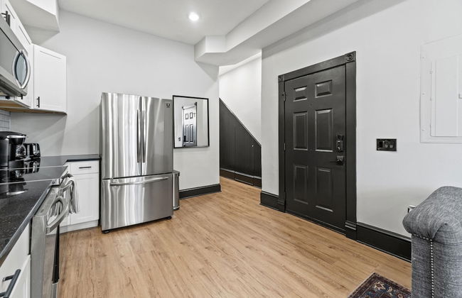 Historic DC Gem Spacious Rowhouse Private Patio - Photo 29