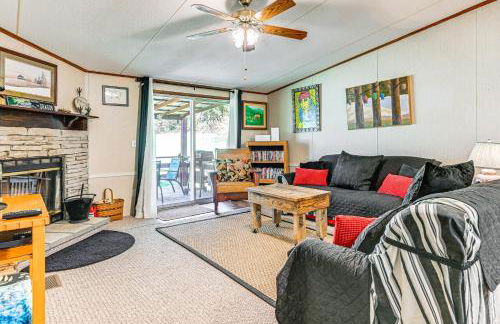 Fire Pit and Decks Creekside Cabin in Robbinsville - Foto 4