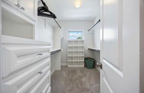 Resort vibe with Pool and Hot tub Downtown skyline views - Photo 11