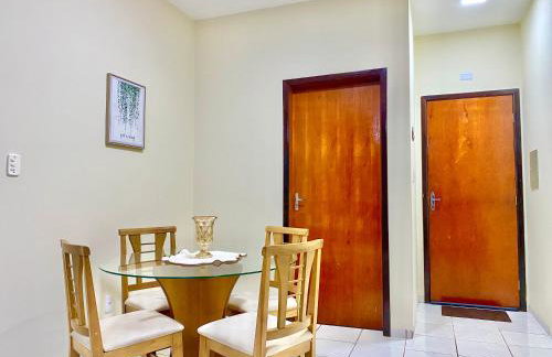 Apto espaçoso no Centro, térreo com 2 Quartos de Casal ArCond WiFi 500megas HomeOfice Cozinha e Garagem - Foto 2