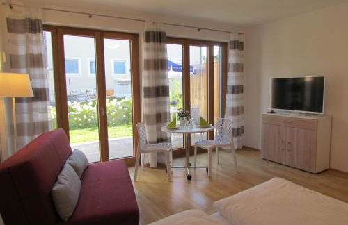 AMENITY-Garden-Apartments - Photo 8