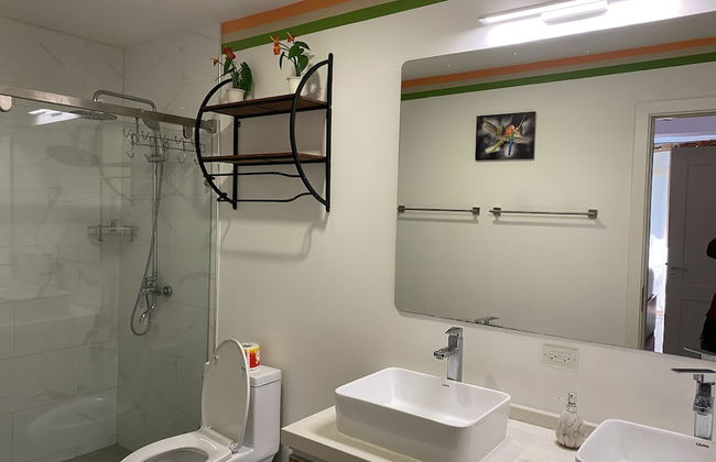 Elegant 1BR Apt with Pool - Foto 11