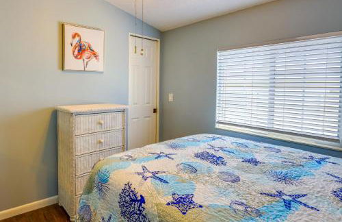 Pool Access, Walk to Beach! Cozy Jensen Beach Home - Photo 17