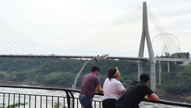Saltos del Monday, Parque Aventura e Hito de las Tres Fronteras - Foto 3, Contemplando las vistas desde el Hito de las Tres Fronteras