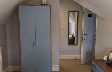 Pencartref Apartment - 4 Bedrooms, 3 Bathrooms, Sleeps 7-8 - Foto 26